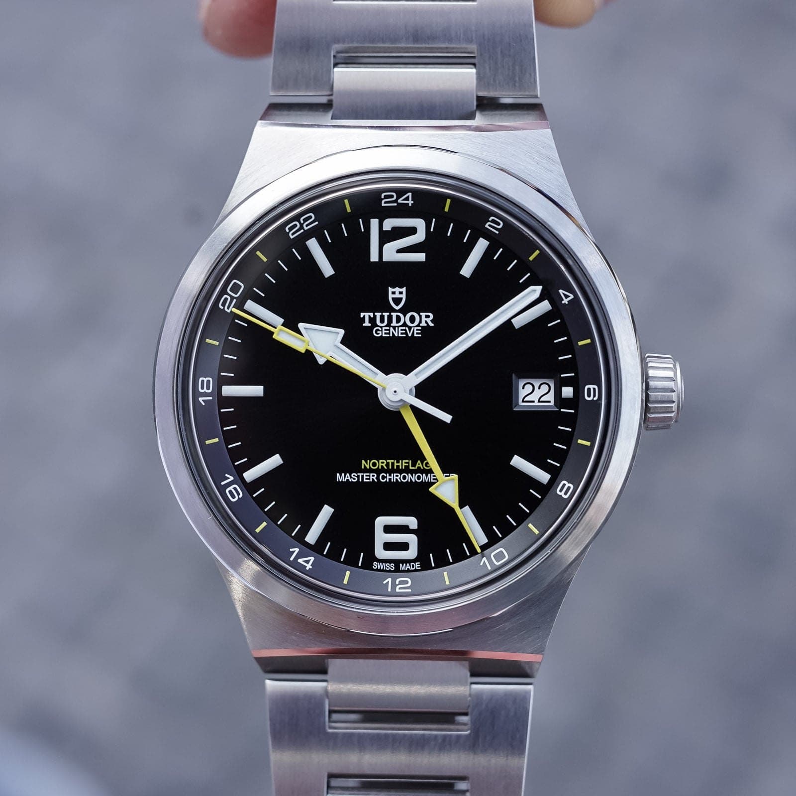 تودور نورث فلاغ GMT بالمرجع M9140G1A0U-0001: عودة ساعة المستكشفين بقطر 40 ملم وحركة معتمدة Master Chronometer