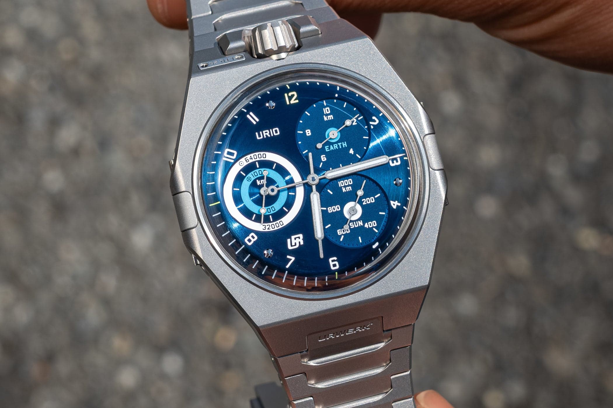 Urwerk UR-10 Spacemeter Blue Final Edition — العداد الكوني يودّع في 25 قطعة