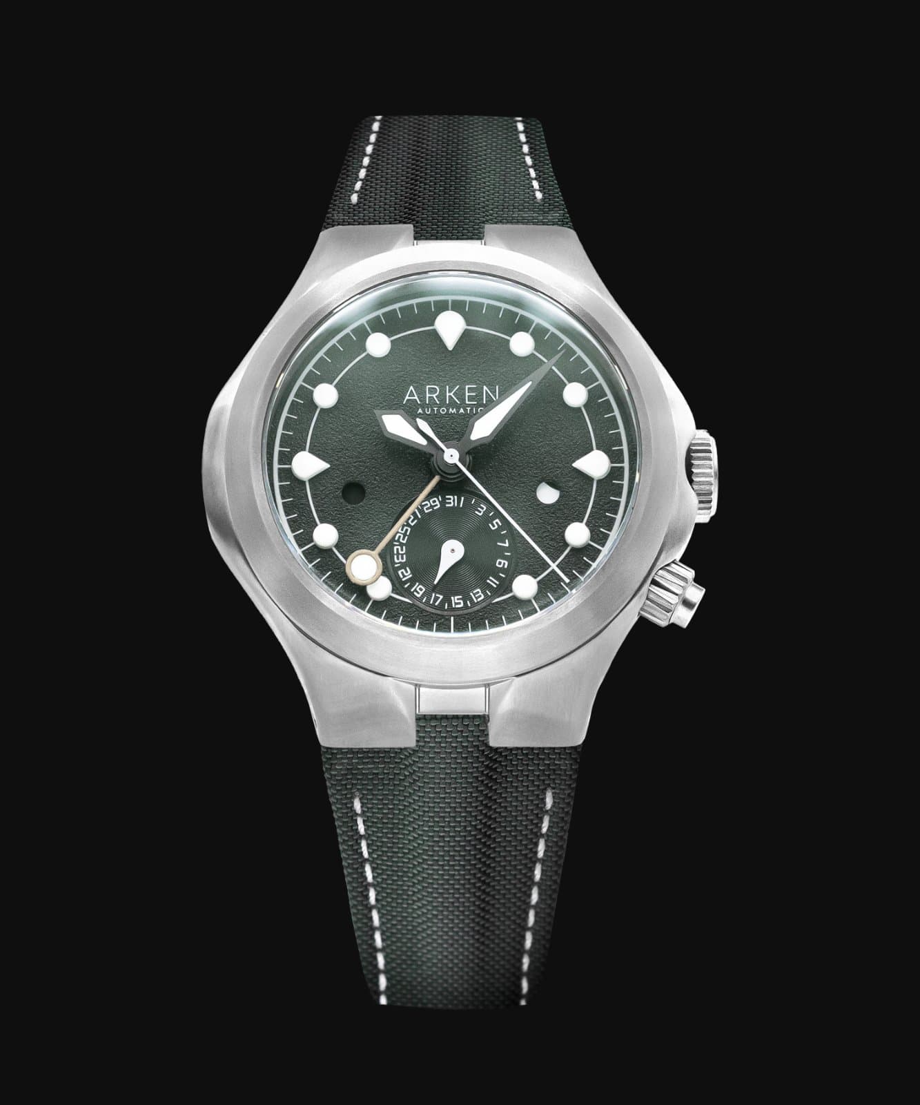 Arken Alterum Sage Grey: ساعة GMT رياضية تيتانيوم بالكامل بمنطقة زمنية ثانية ذات 12 ساعة بأقلّ من £700، بلون British Racing Green باهت
