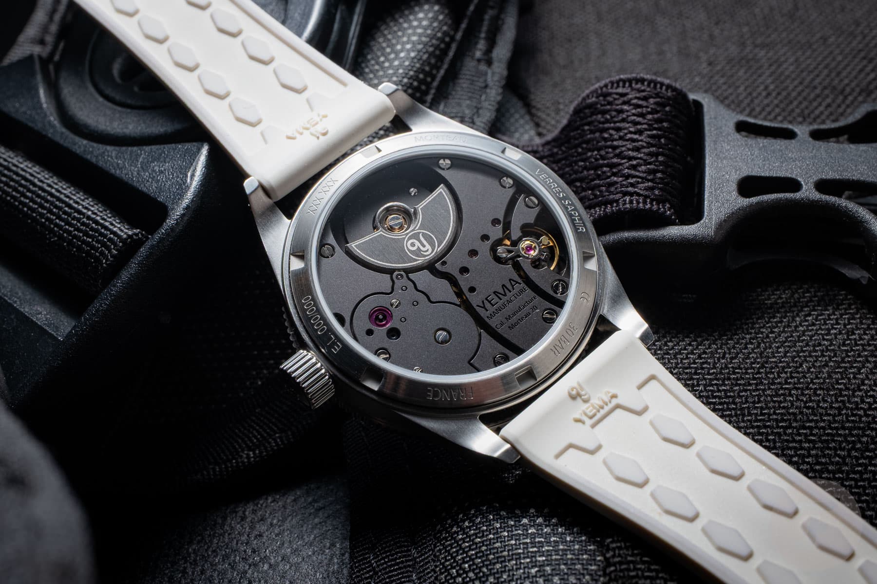 Yema Skin Diver Slim Full Lume CMM.20: ساعة غوص بحركة manufacture وميناء وسوار متوهّجين (إصدار محدود 400)