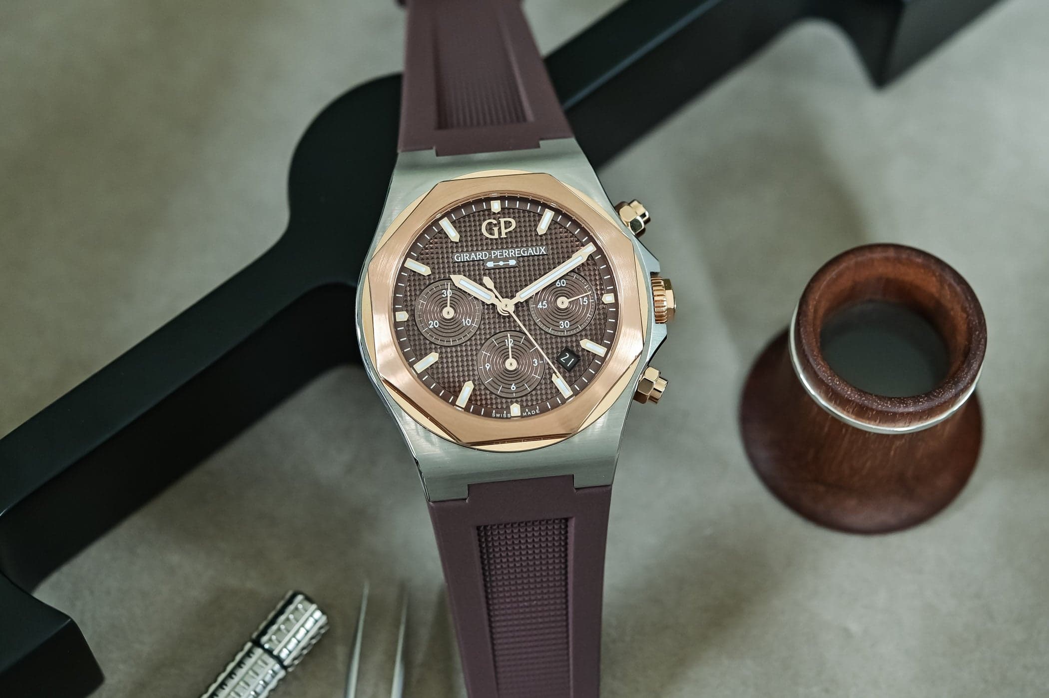 Girard-Perregaux Laureato Chronograph 42 mm Two-Tone Chocolate — A 50-Piece Steel-and-Rose-Gold Limited Edition With an 8-Finish In-House Calibre