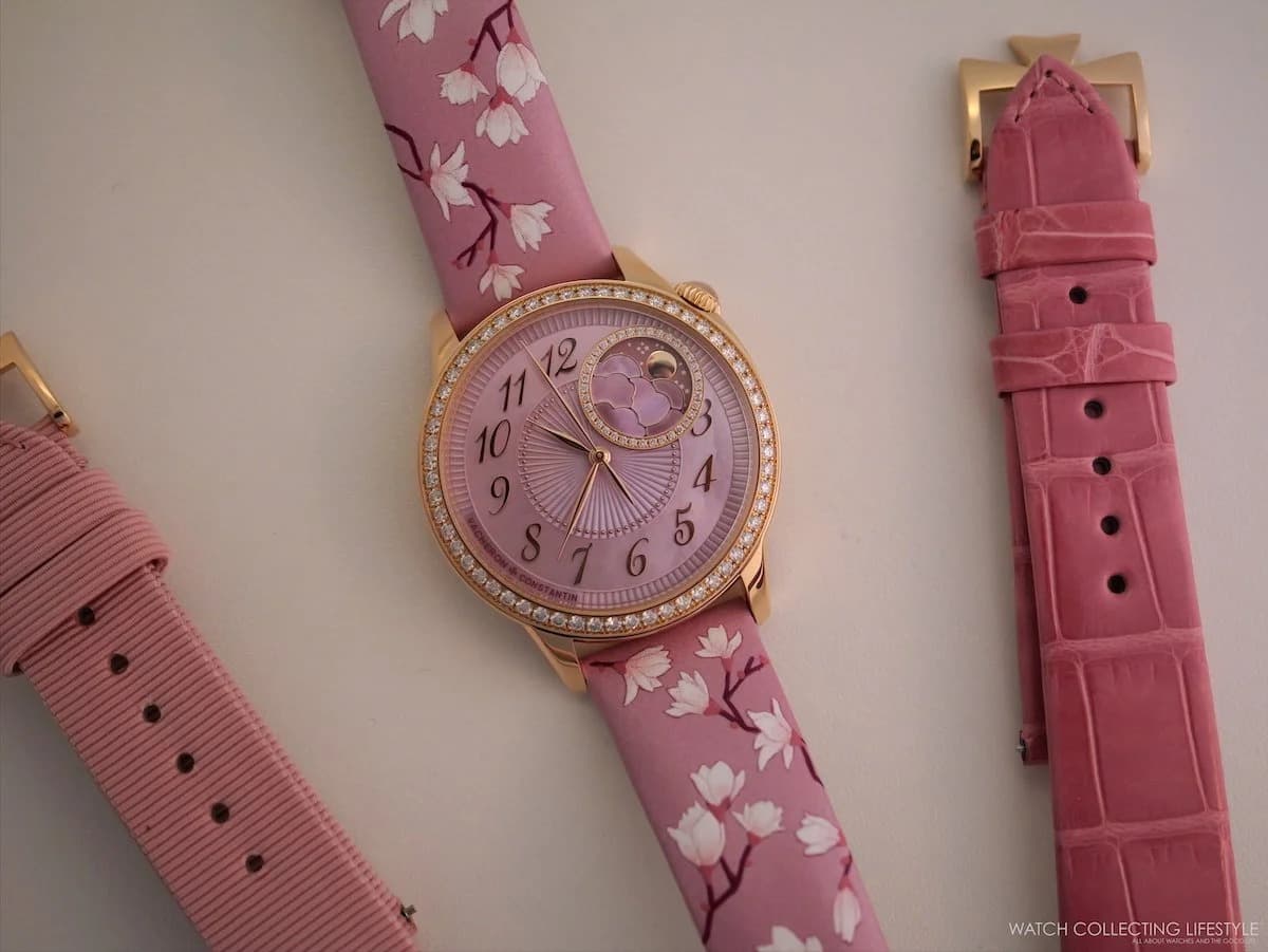 Vacheron Constantin Égérie Moon Phase Spring Blossom (المرجع 8005F/000R-H157): سوار مرسوم يدوياً بأزهار الكرز — أول مرة في تاريخ الدار، 100 قطعة فقط