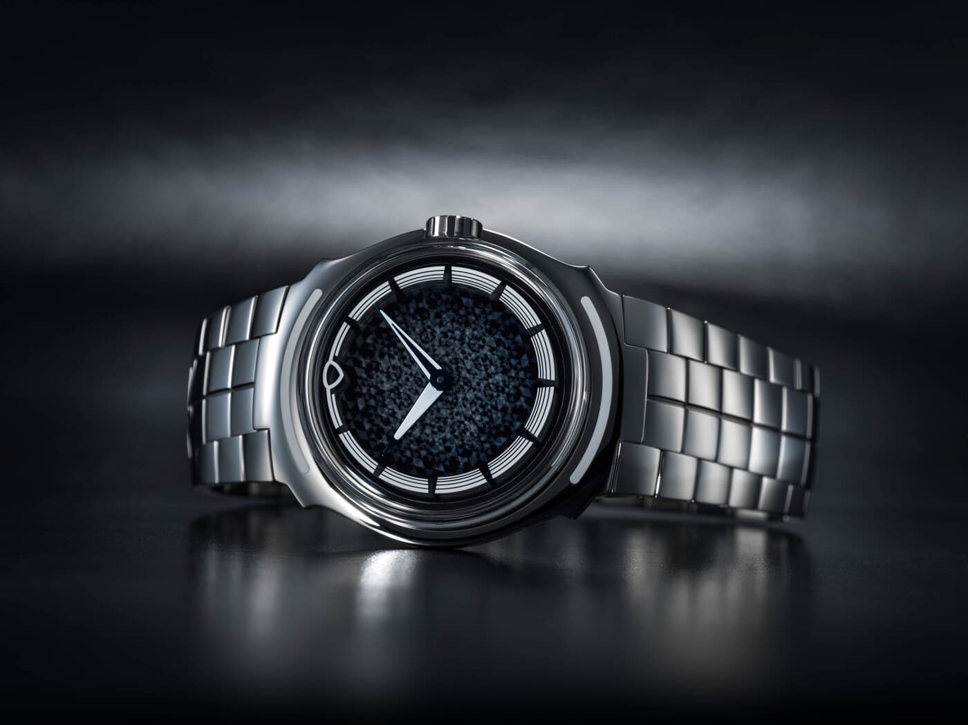 تُوجد فقط 20 قطعة: أول ساعة بسوار متكامل من MING هي كأس مقدّس للجامعين