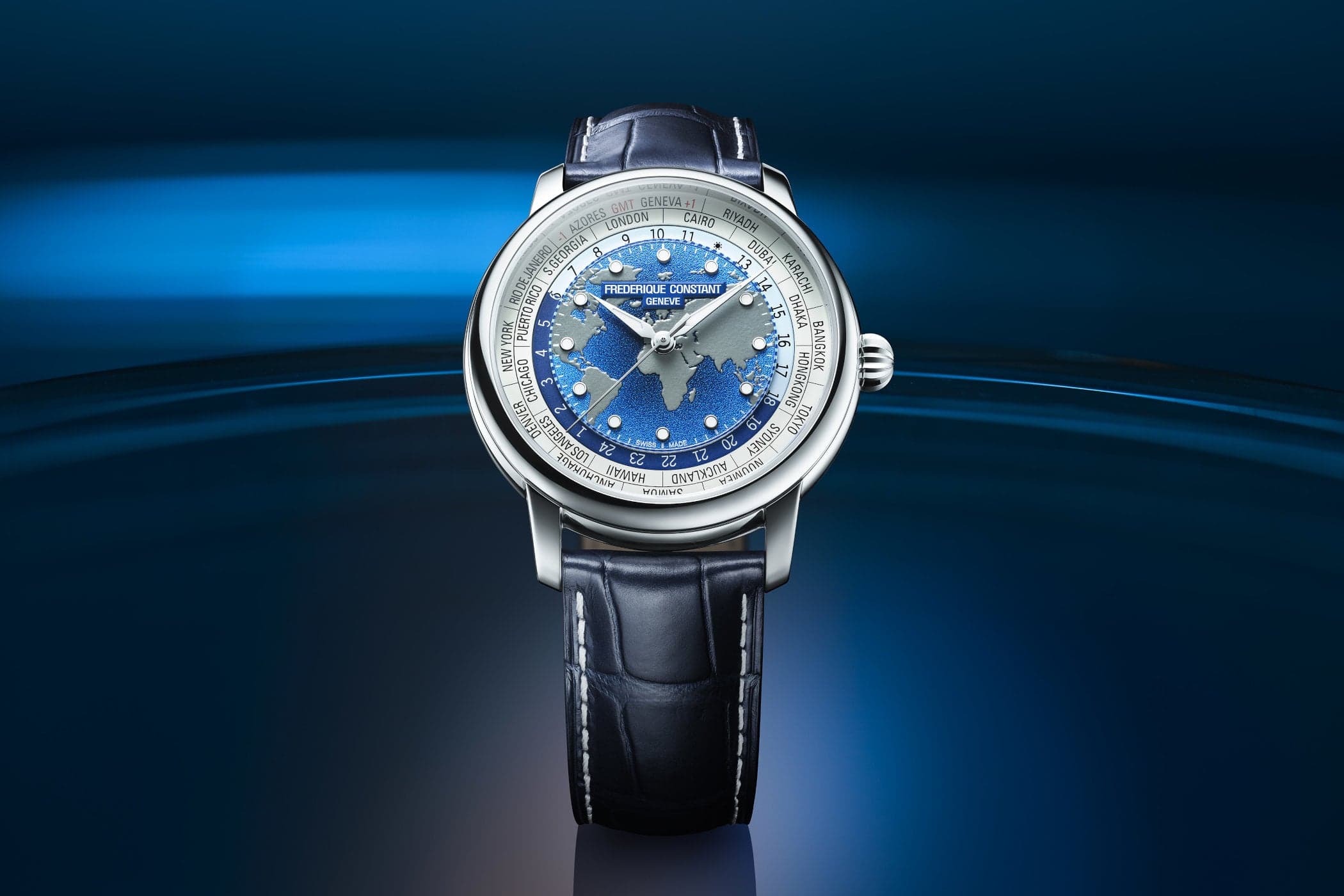 فريدريك كونستانت كلاسيك وورلد تايمر مانيفاكتور (FC-719): رائد القيمة من جنيف يُعيد إطلاق ساعة التوقيت العالمي داخلية الصنع مع احتياطي طاقة 72 ساعة، وصندوق 40 ملم أنظف، وسعر دون 5,000 يورو