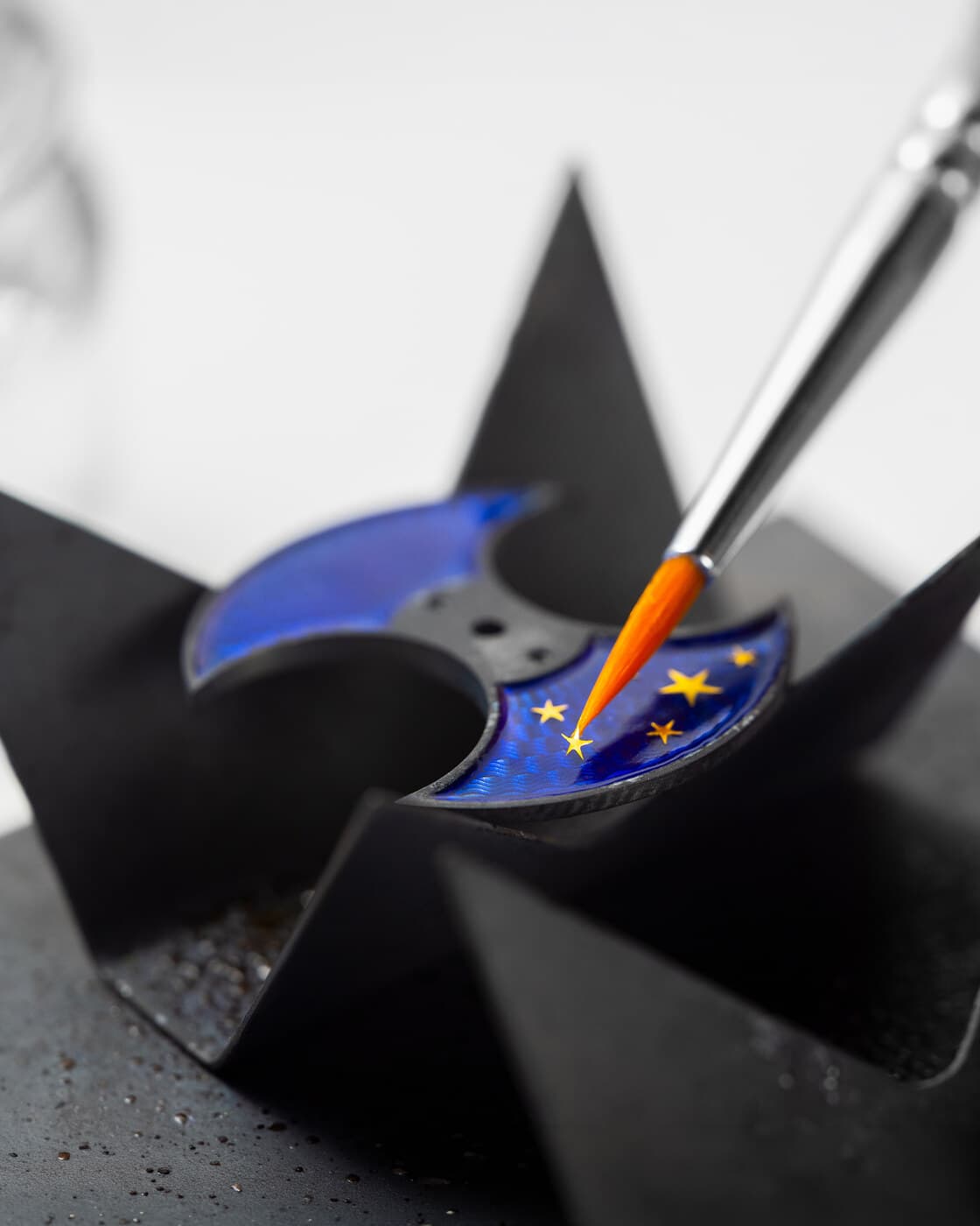 كرونوسويس Pulse GMT: مينا سماء، ذهب وفضة، غيوشيه 2026