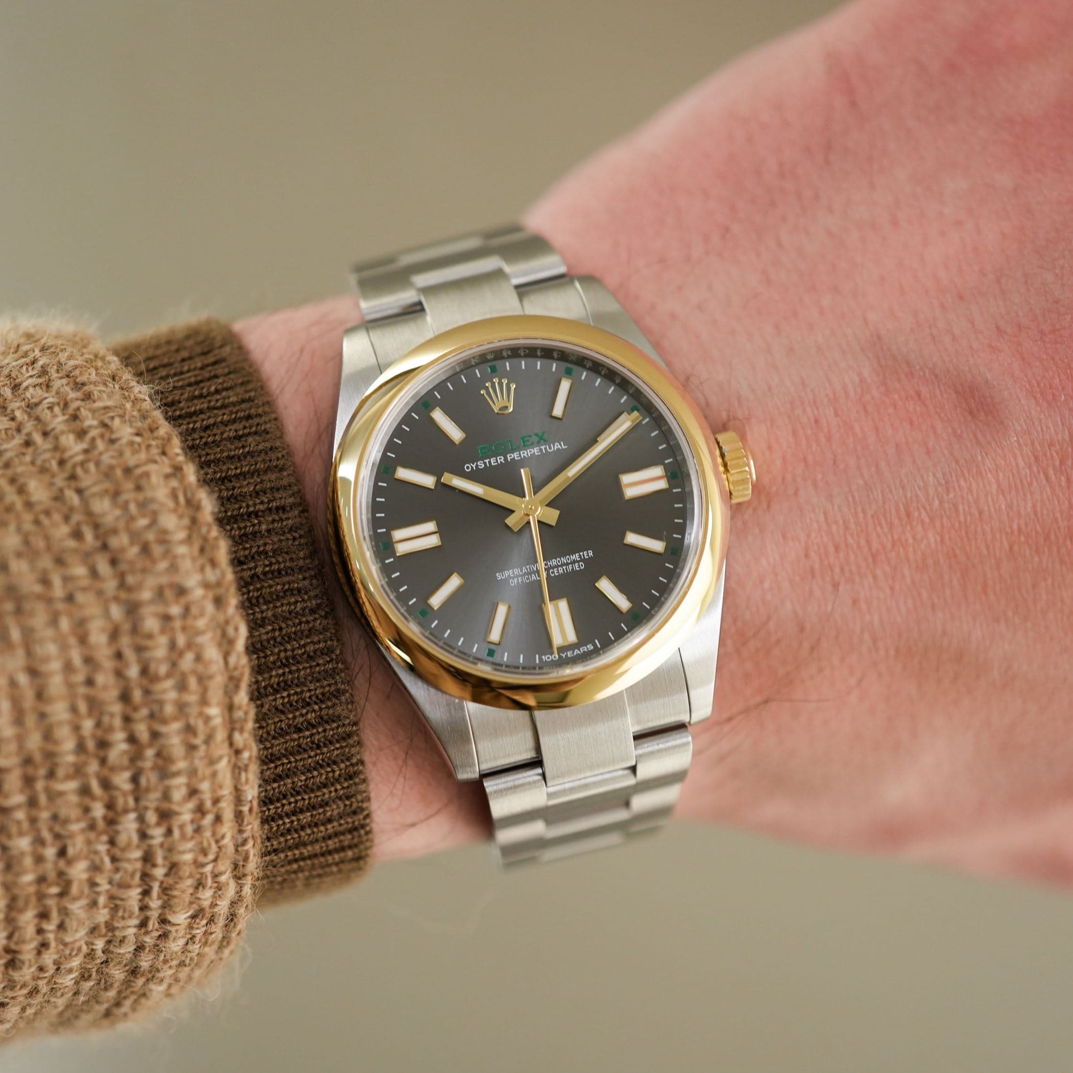 رولكس أويستر بربتشوال 41 المرجع 134303 «100 عام»: ركيزة المئوية بتركيب رولِسور أصفر جديد وميناء إردوازي بتوقيع «100 عام» — ووتشيز آند ووندرز 2026