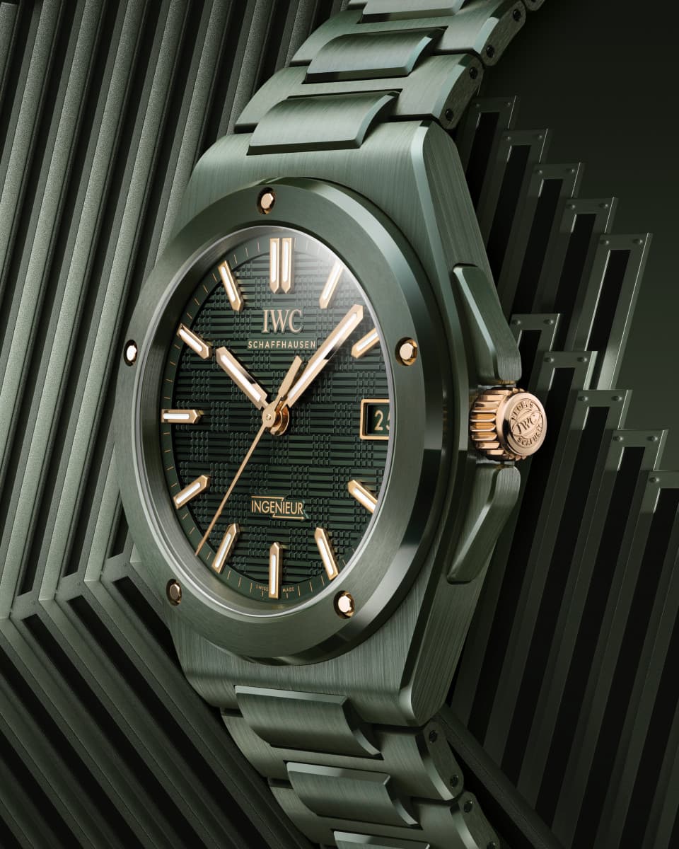 IWC إنجينيور أوتوماتيك 42 سيراميك أخضر (المرجع IW338902): أول إنجينيور بسيراميك ملون مع لمسات ذهب عيار 18