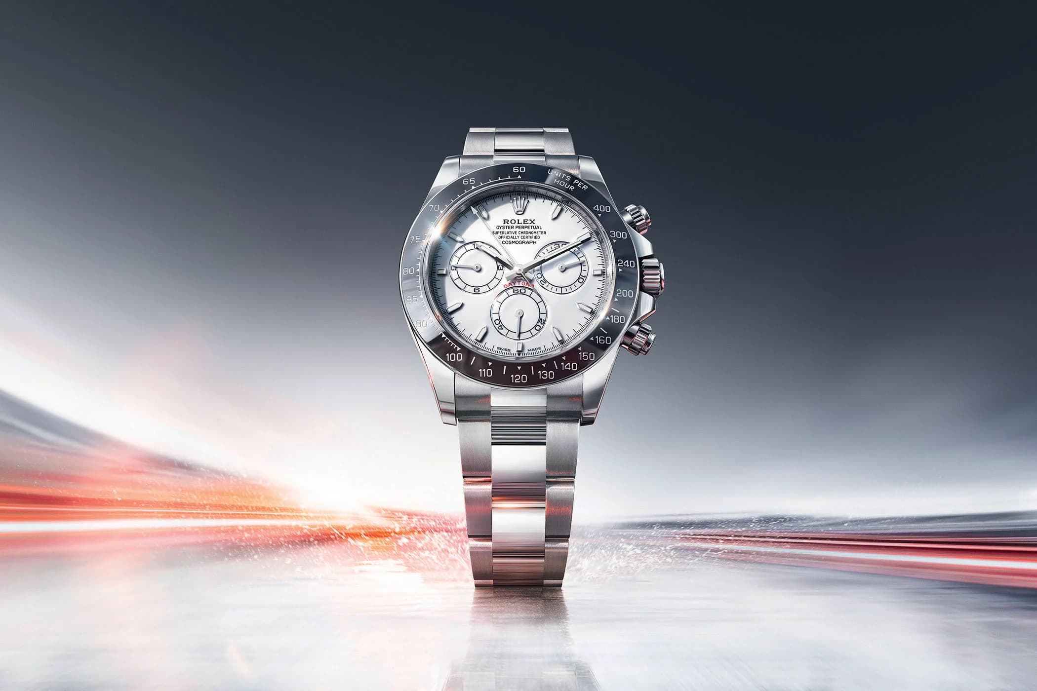 رولكس كوسموغراف دايتونا 126502 "روليزيوم": ميناء مينا جراند فو، سيراميك رمادي، وخلفية شفافة — ووتشيز آند ووندرز 2026
